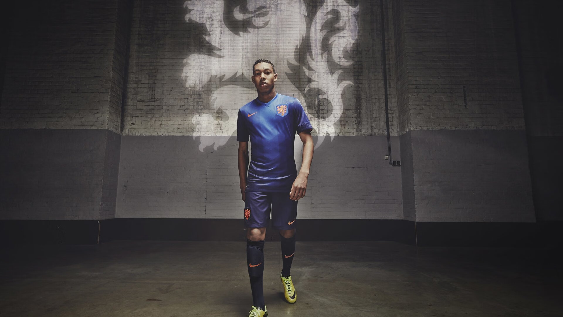 “一带一路”足球合作项目惠及多国，推动中国足球走向国际，助力国足